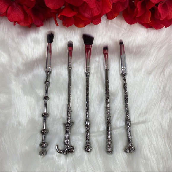 Harry Potter Wand 5 Piece Makeup Brush Set - Picture 6 of 13